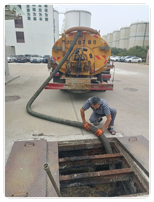 新建隔油池清掏