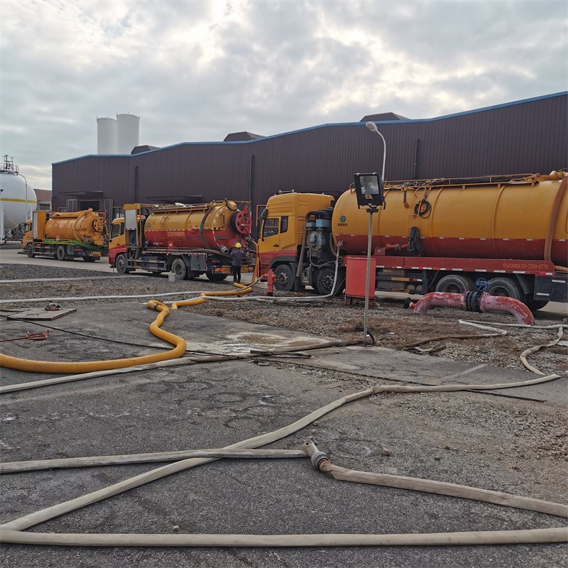 新建污水池清理