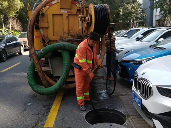 新建排污管道清淤